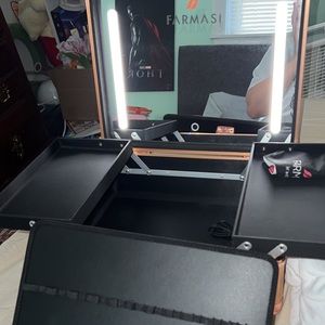 Farmasi make up mirror suitcase